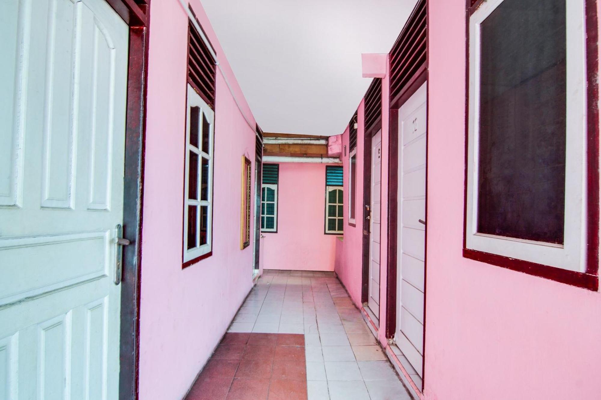 Spot On 91858 Raja Homestay Syariah Pekanbaru Zewnętrze zdjęcie